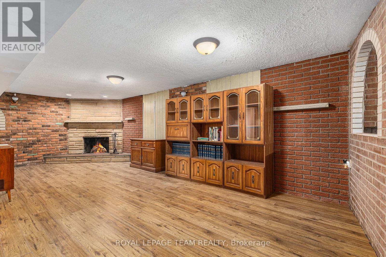 53 Viewmount Drive