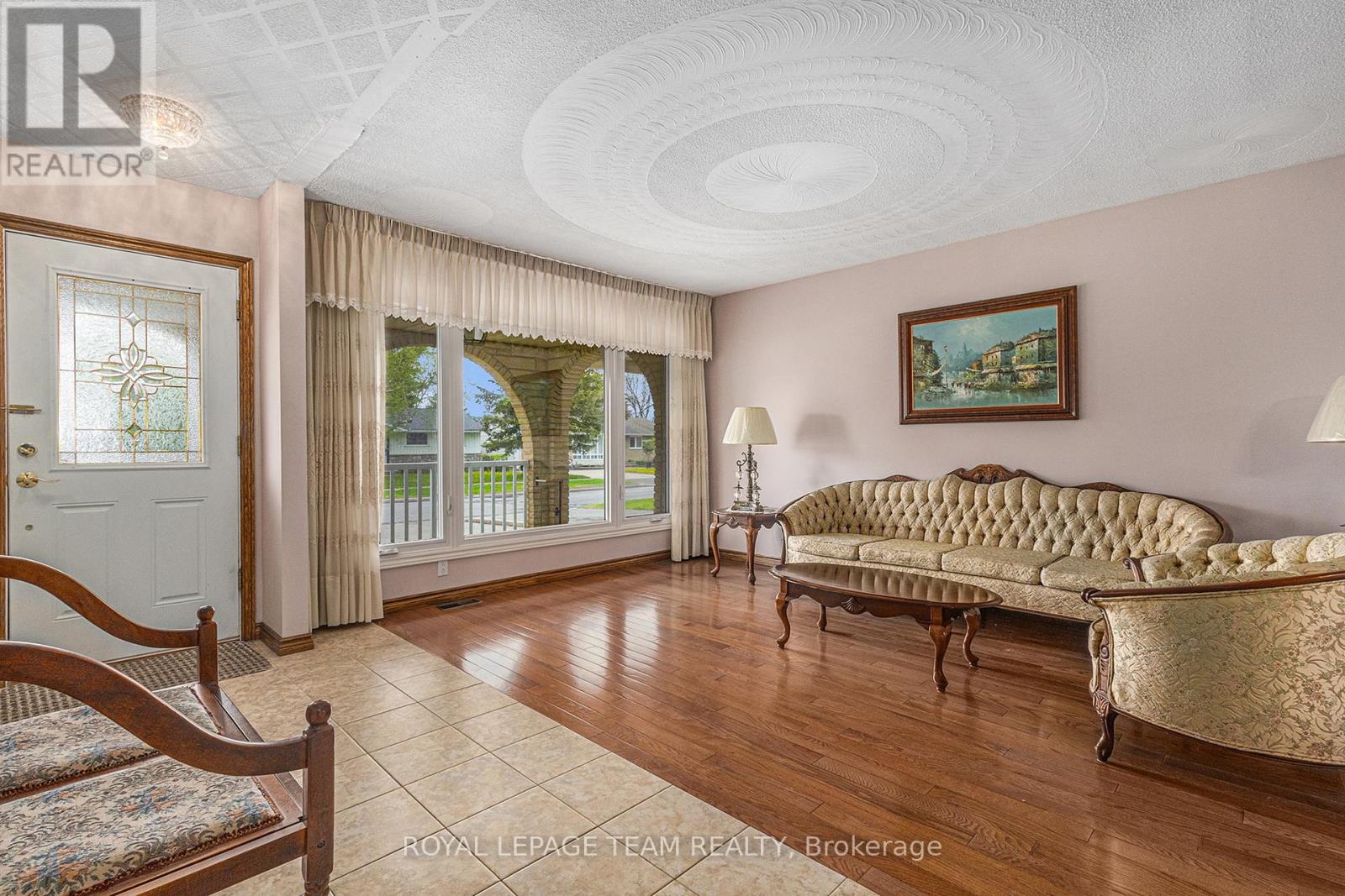 53 Viewmount Drive