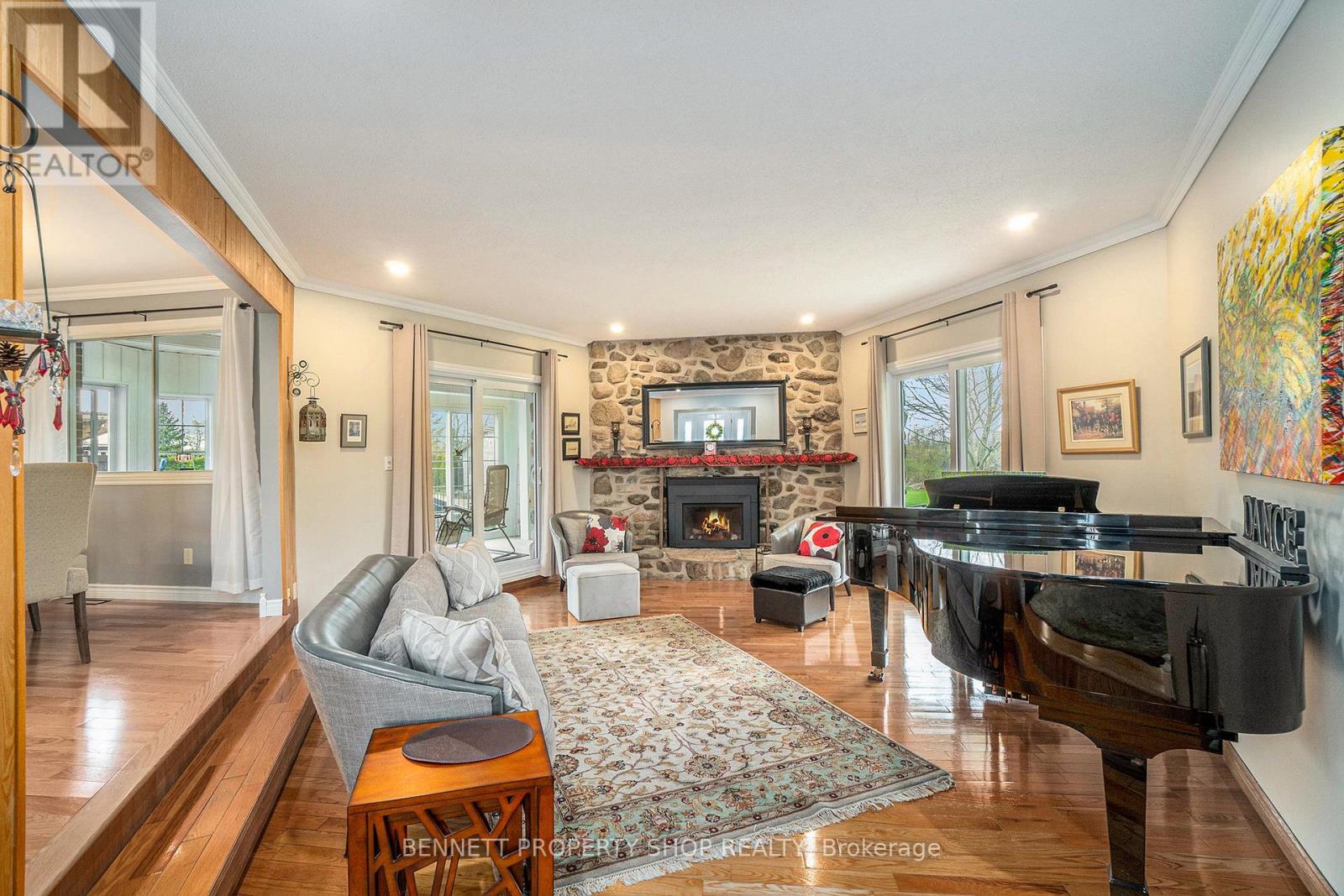 39 Front Street E