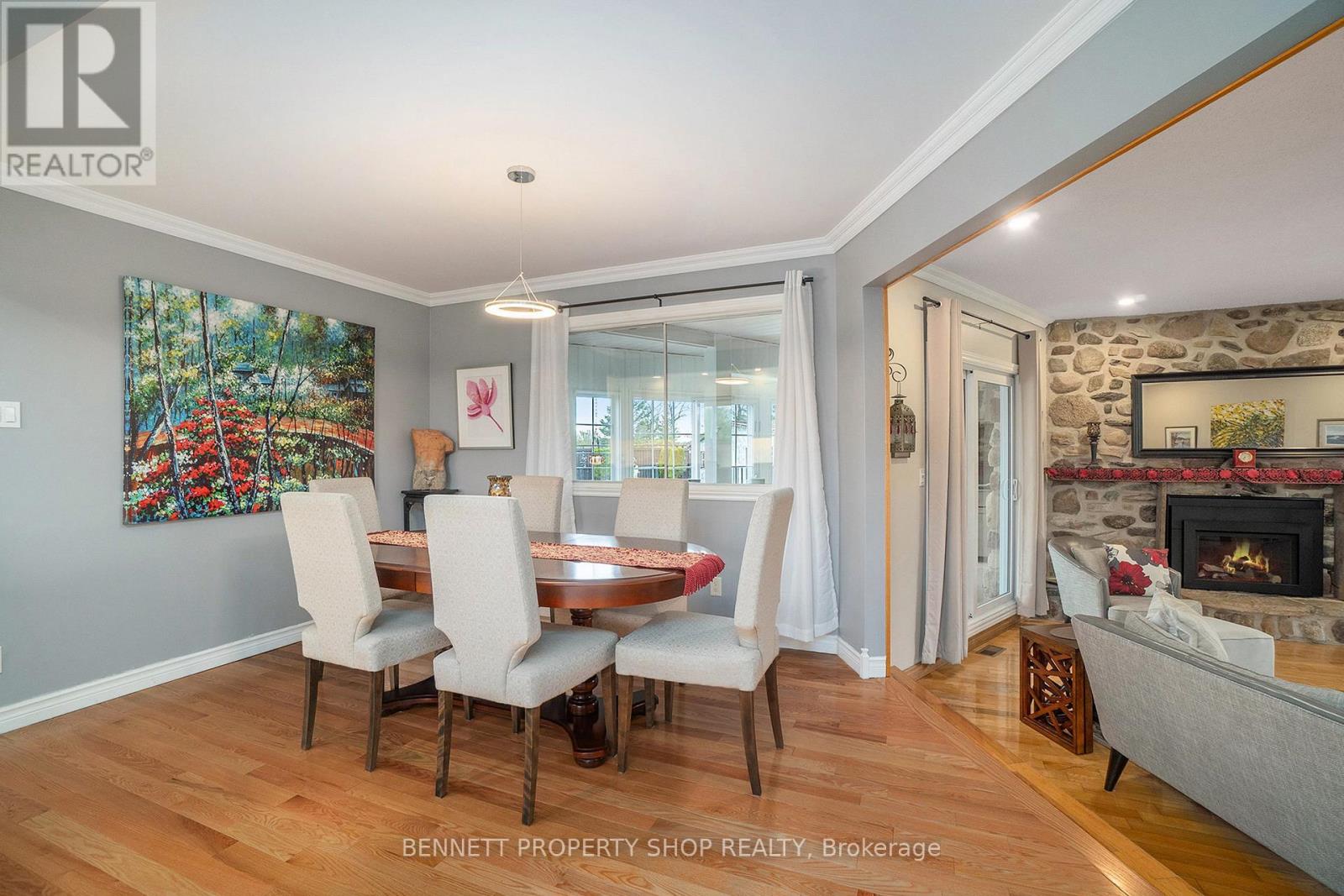 39 Front Street E