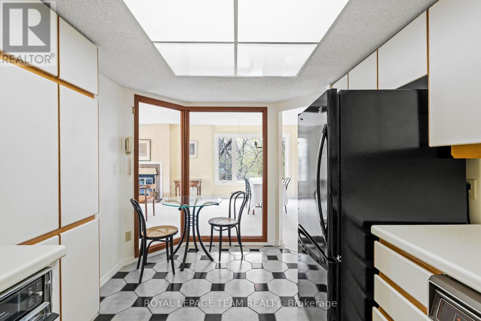 11 - 253 Botanica Private