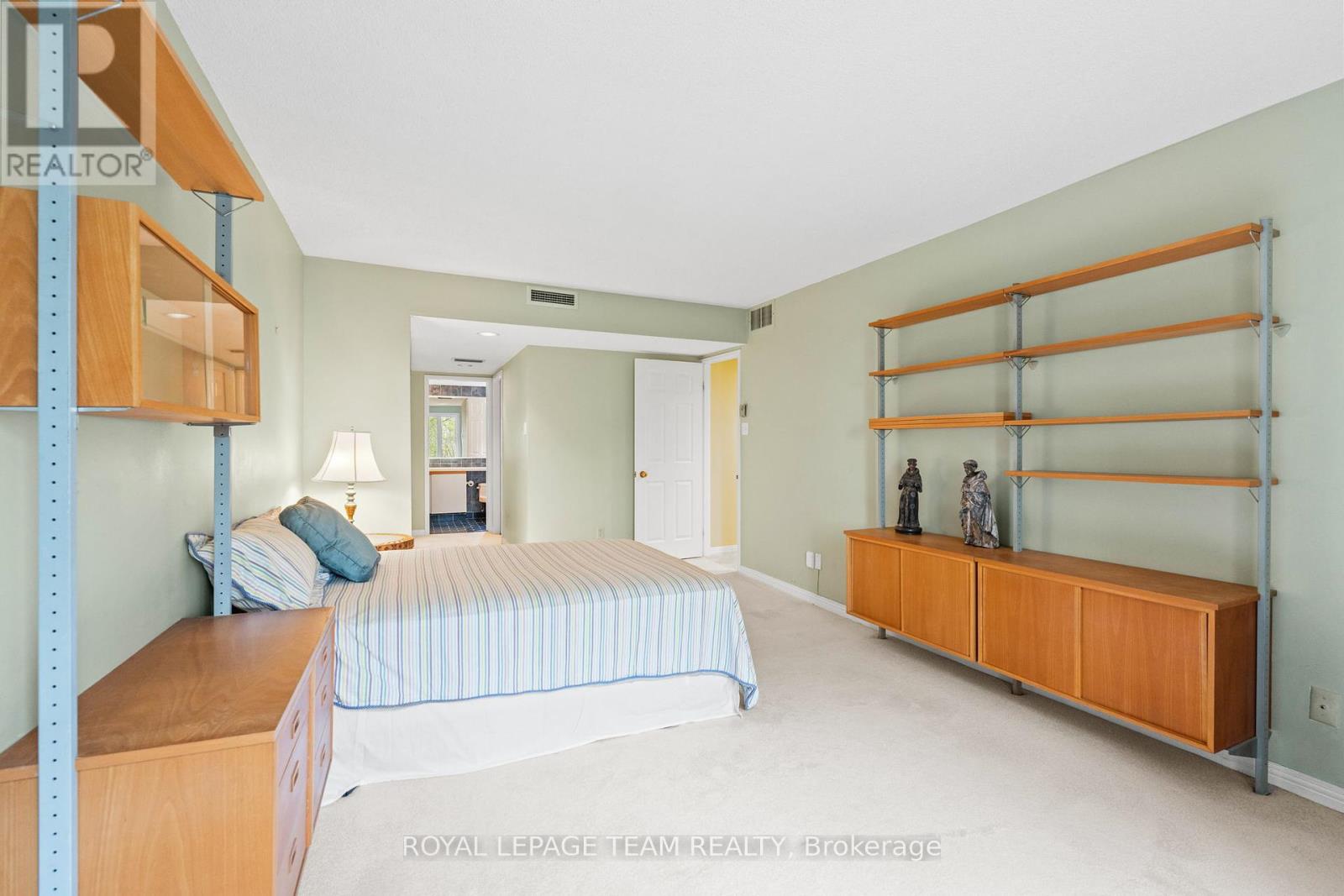 11 - 253 Botanica Private