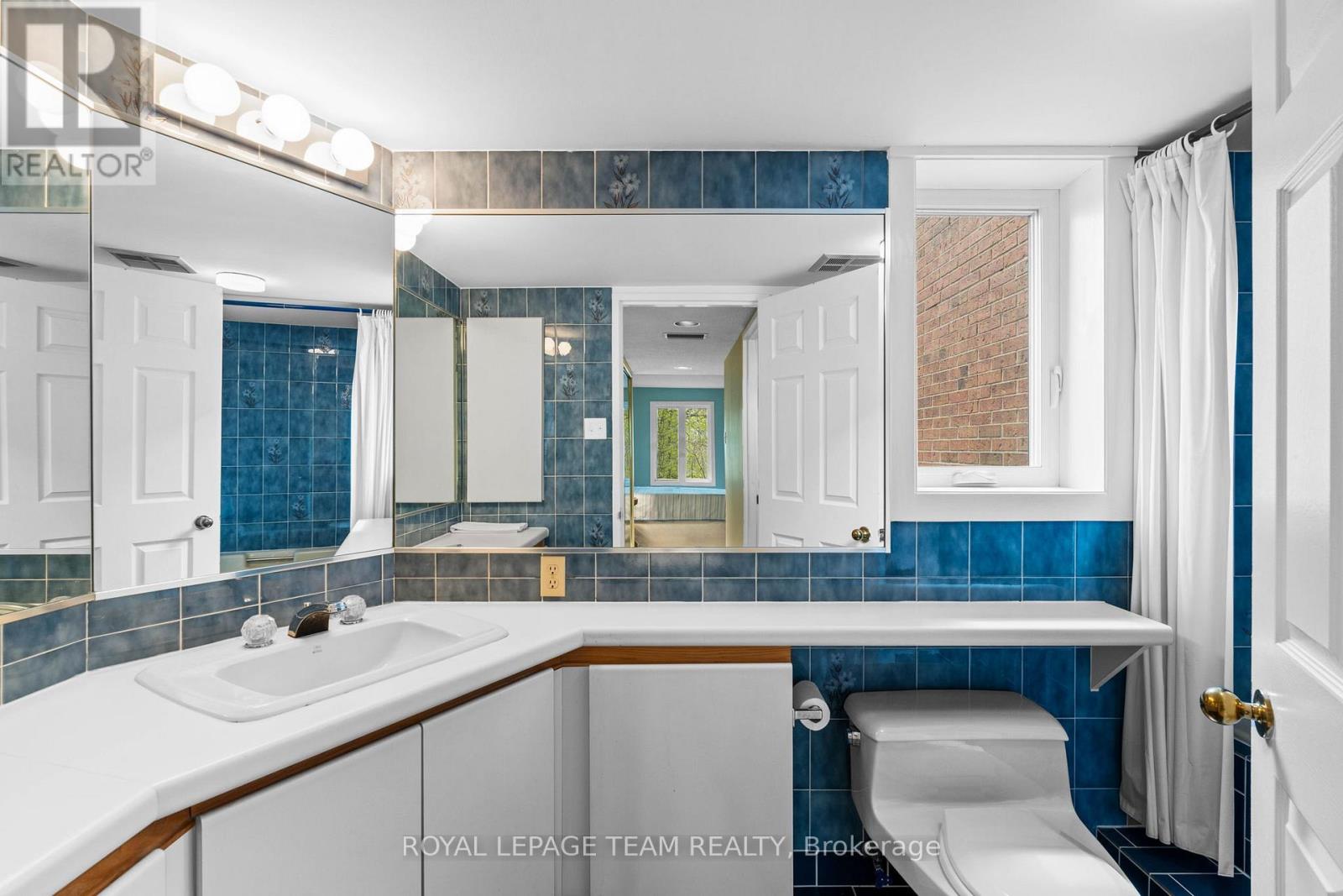 11 - 253 Botanica Private