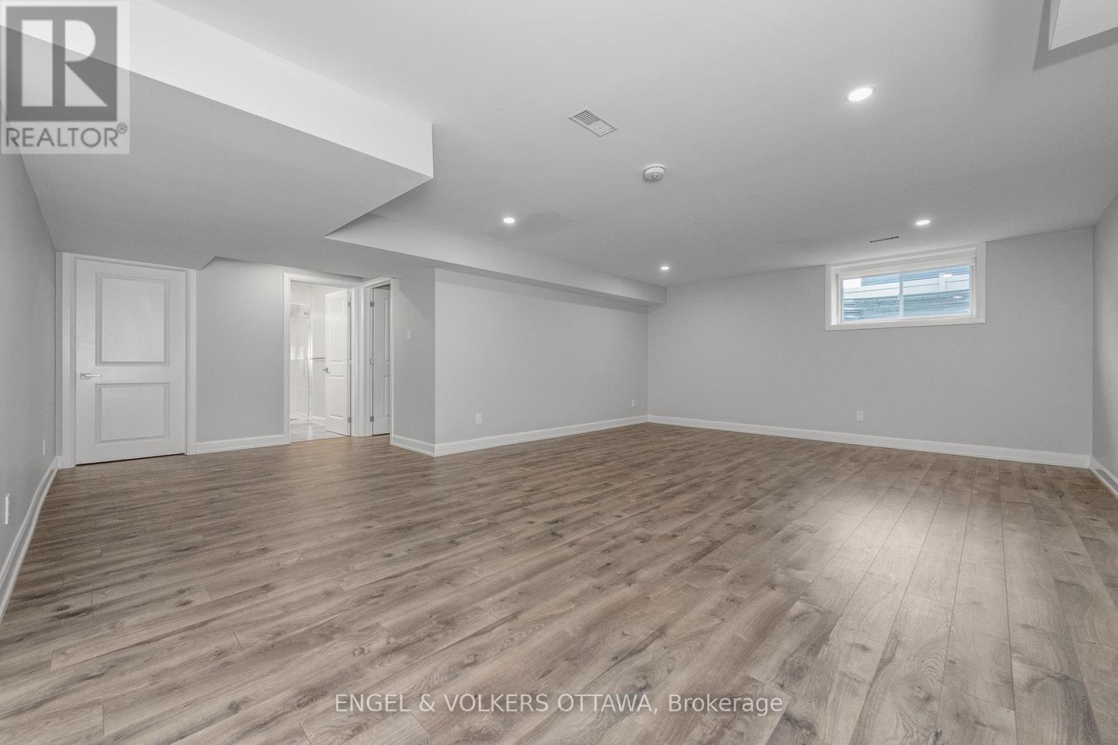779 Coast Circle