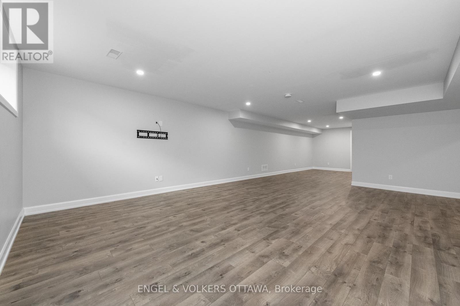779 Coast Circle