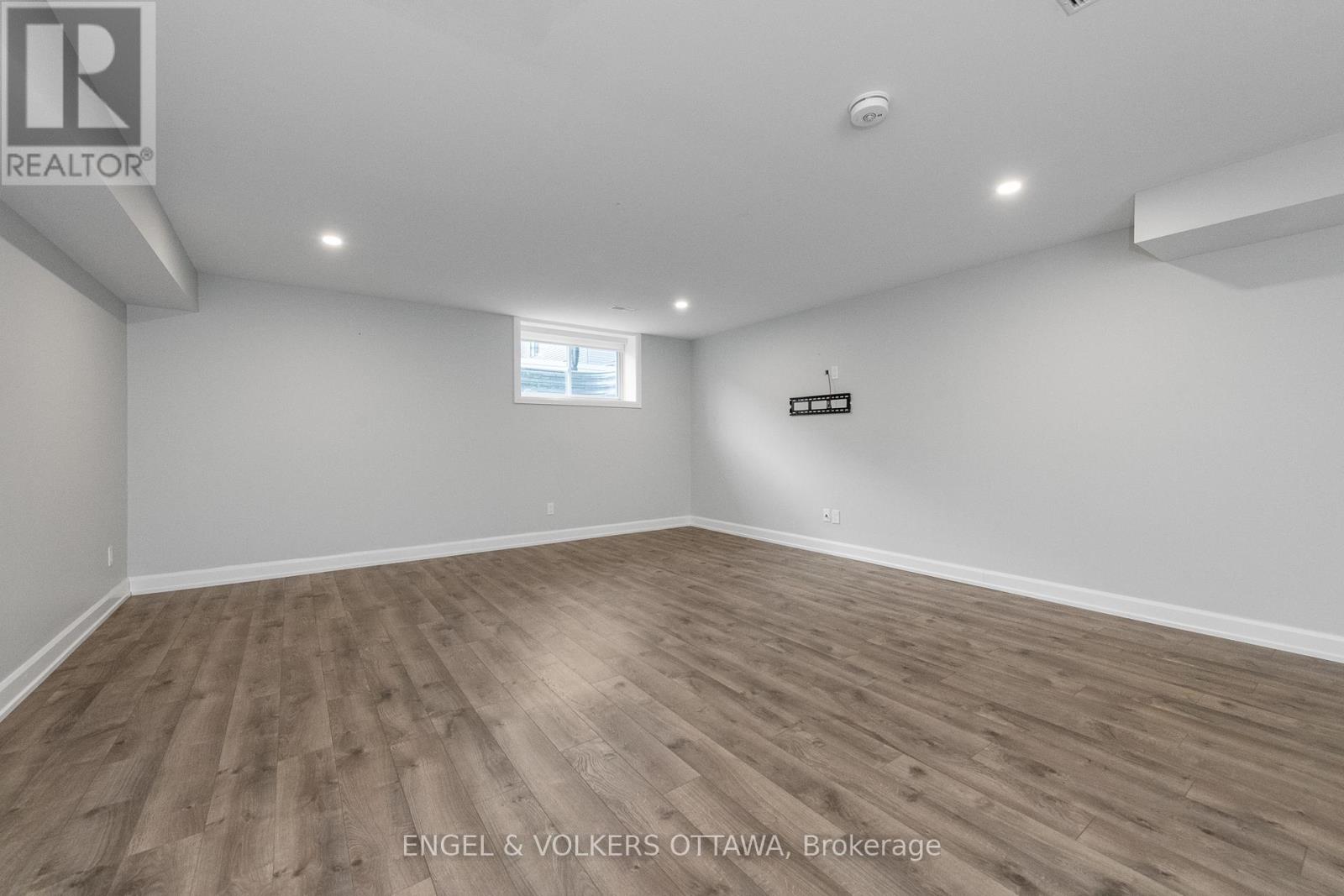 779 Coast Circle