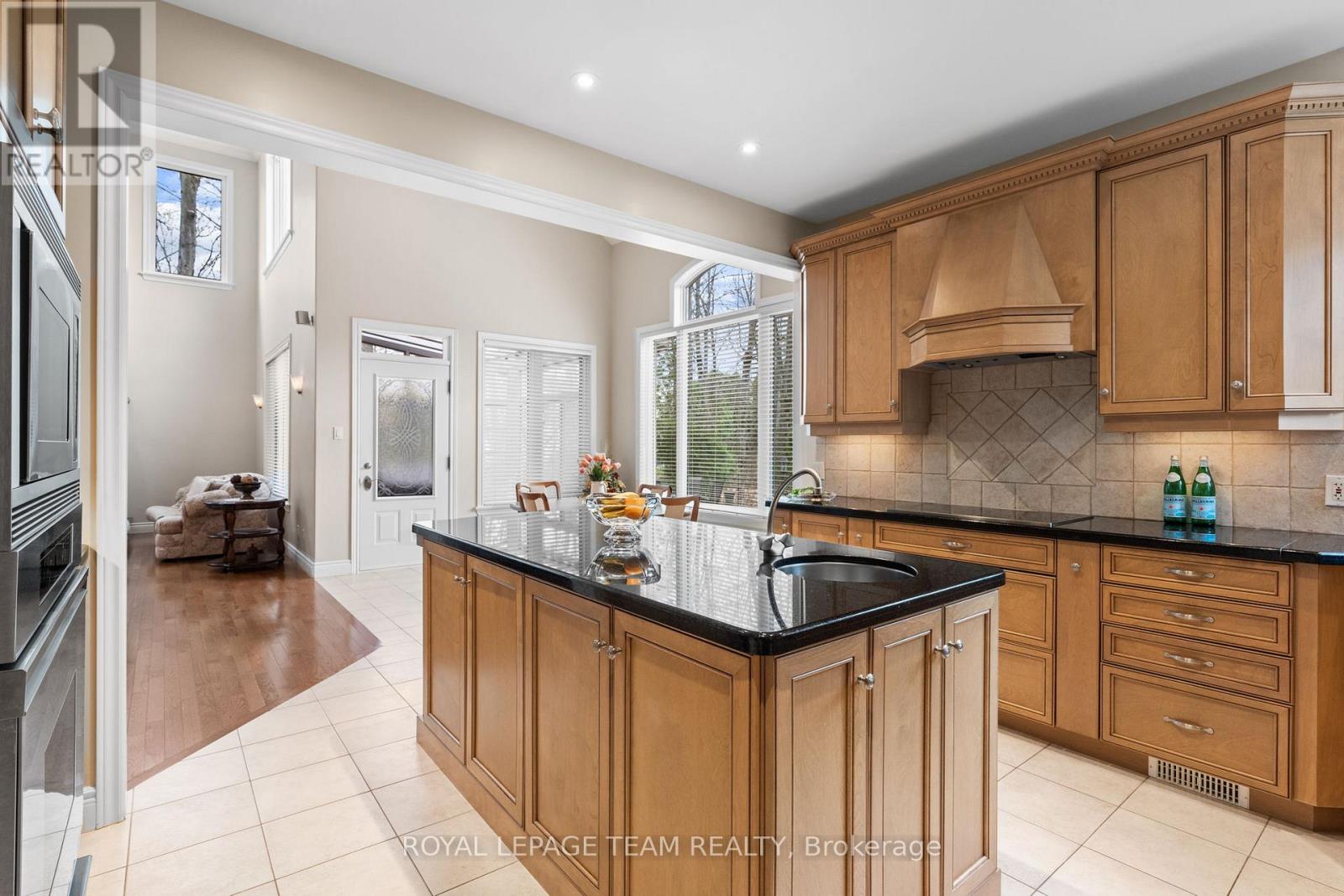 6005 Earlscourt Crescent