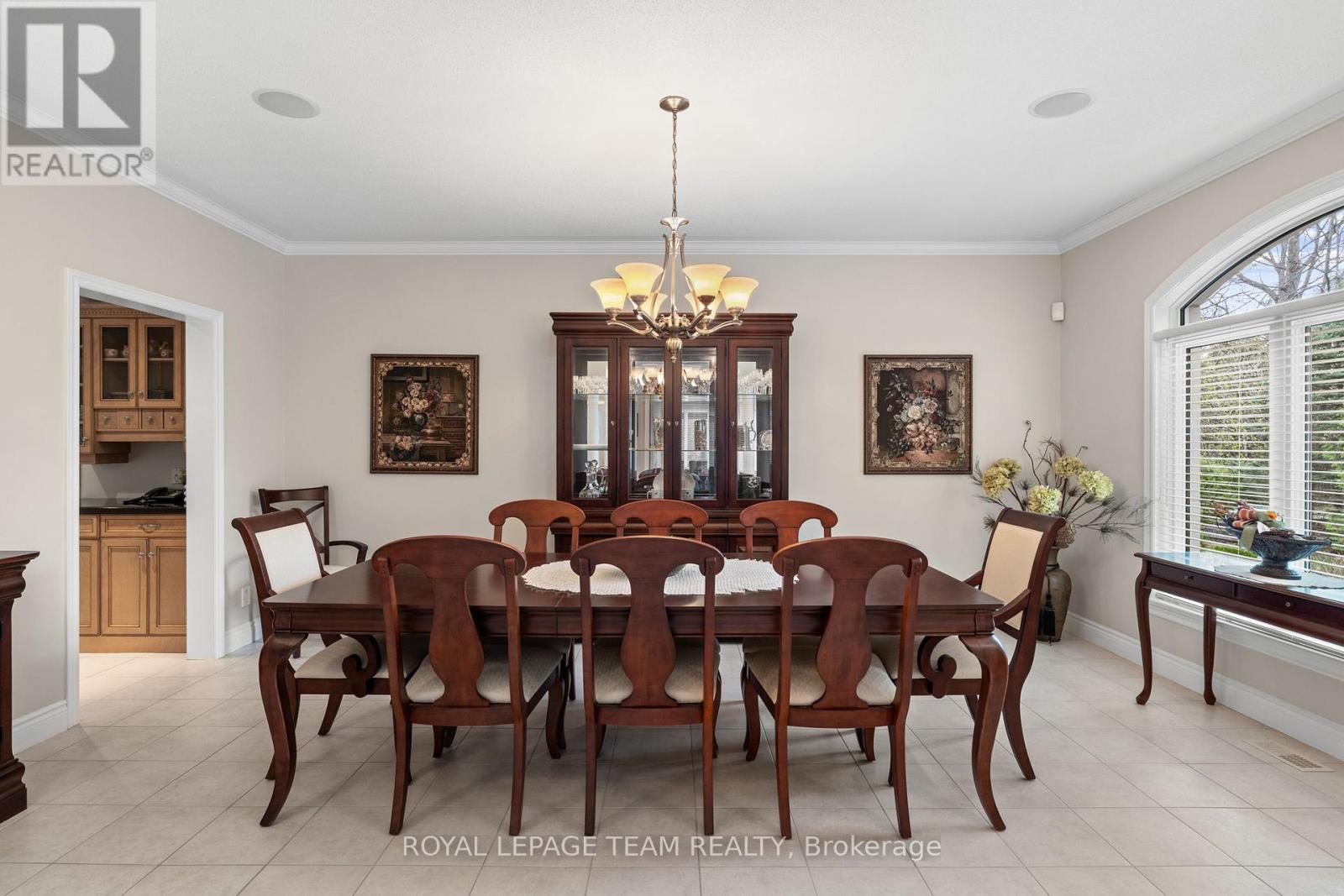 6005 Earlscourt Crescent