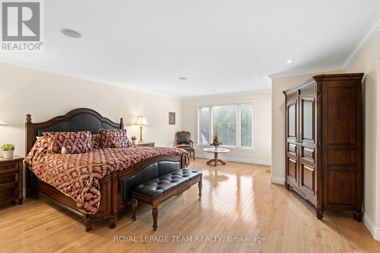 6005 Earlscourt Crescent