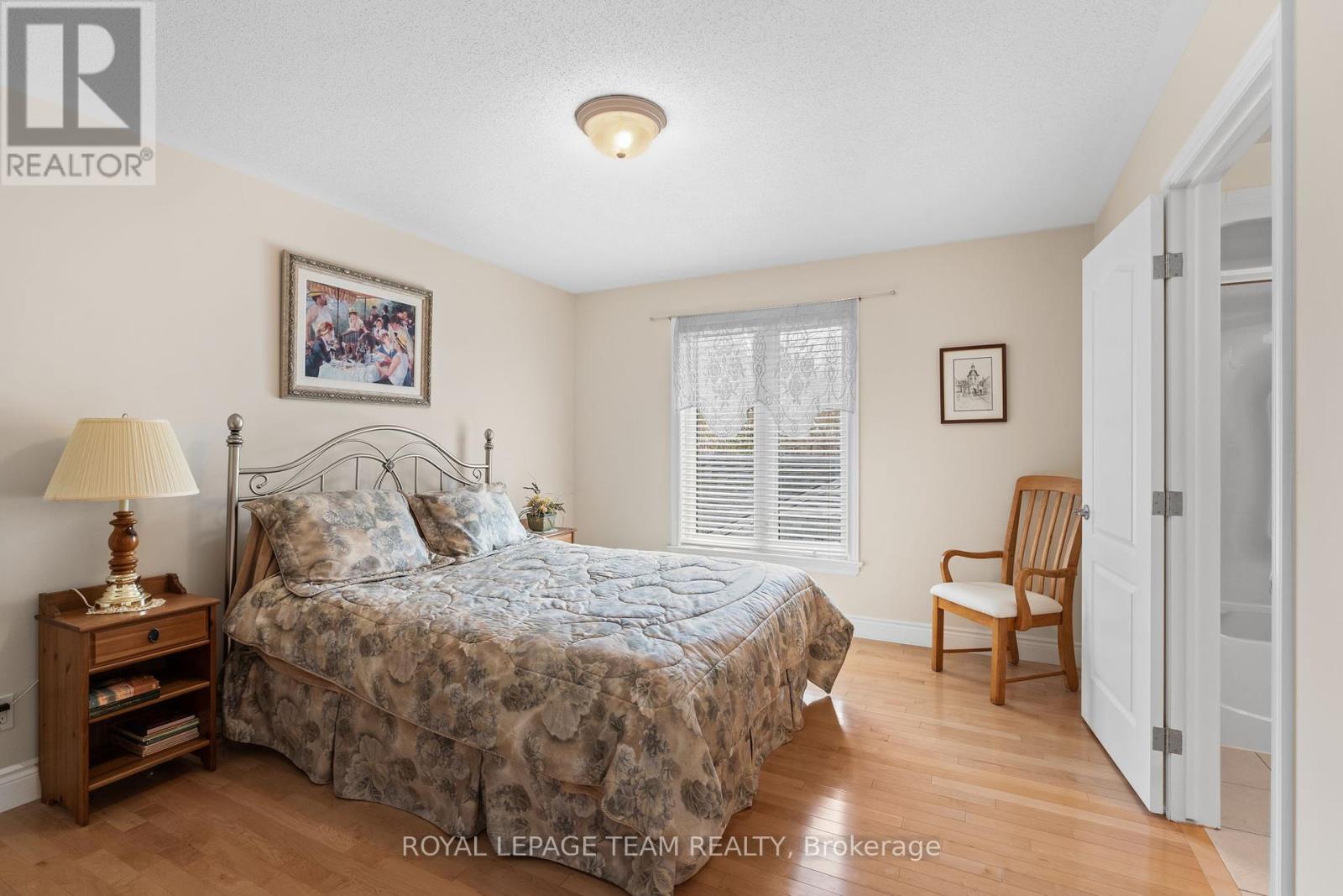 6005 Earlscourt Crescent