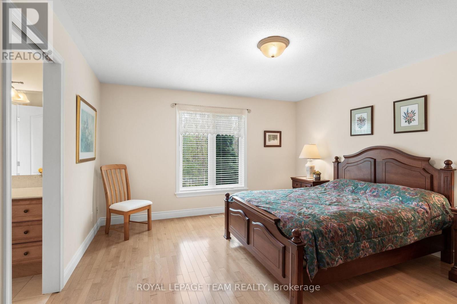 6005 Earlscourt Crescent