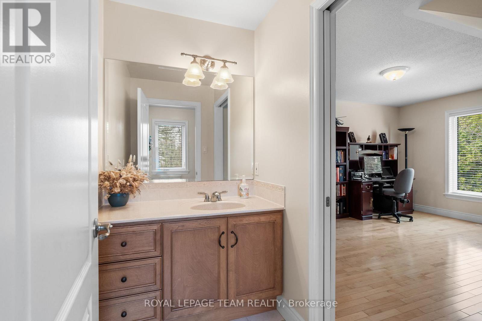 6005 Earlscourt Crescent