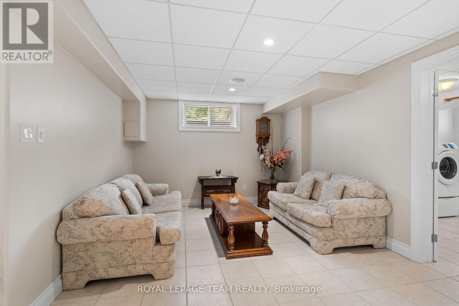 6005 Earlscourt Crescent