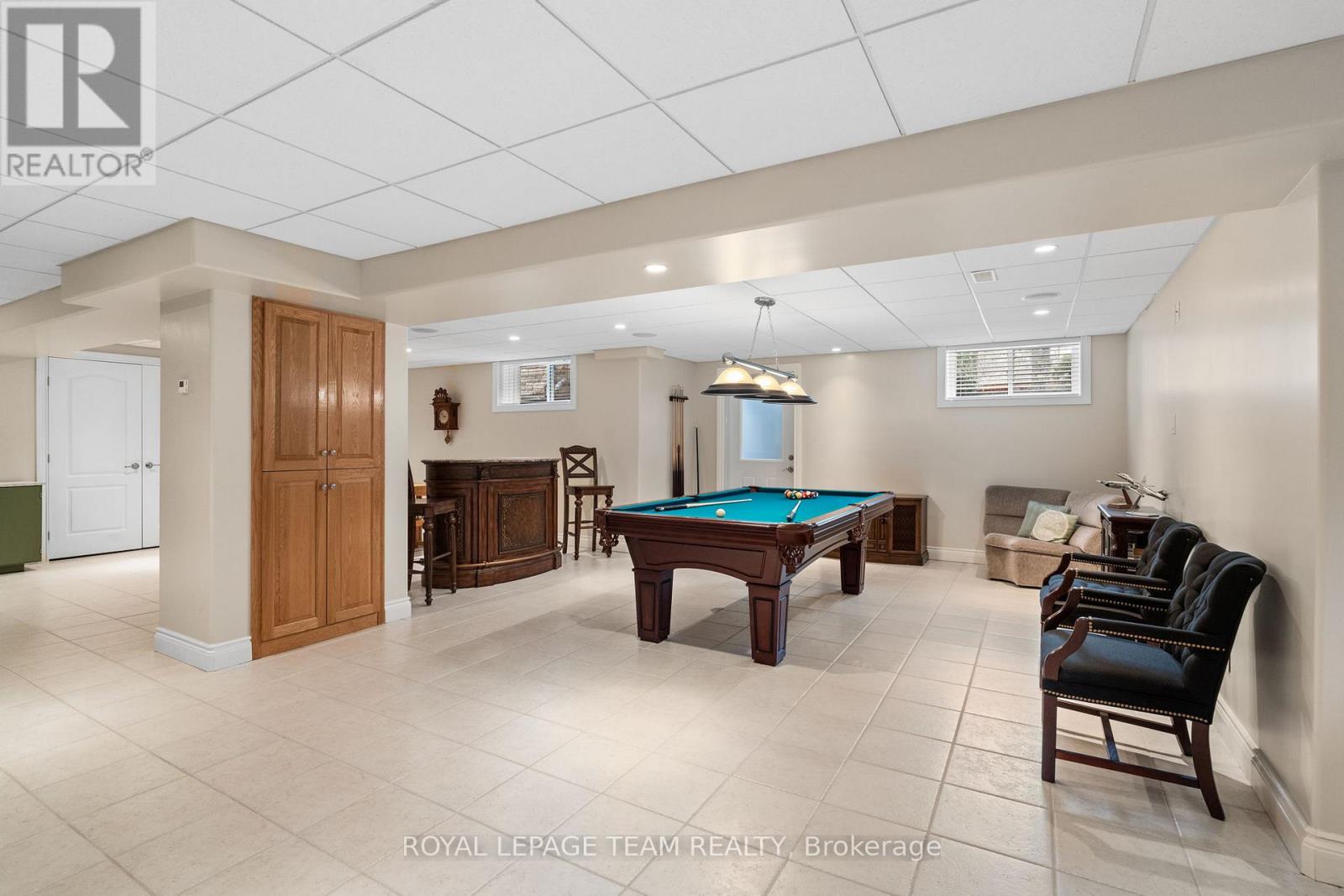 6005 Earlscourt Crescent