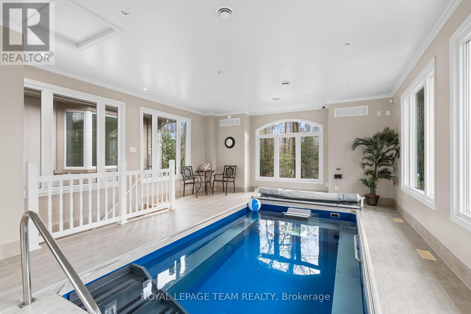 6005 Earlscourt Crescent