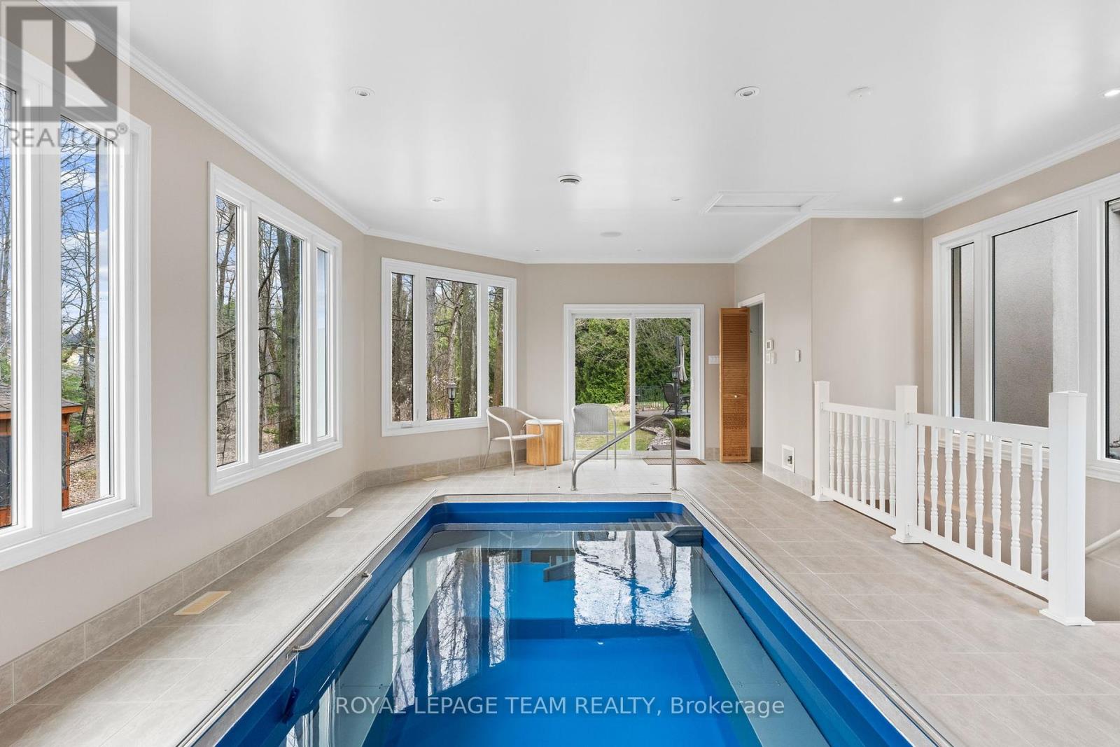 6005 Earlscourt Crescent