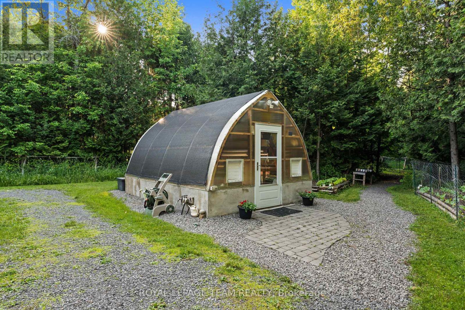 6005 Earlscourt Crescent