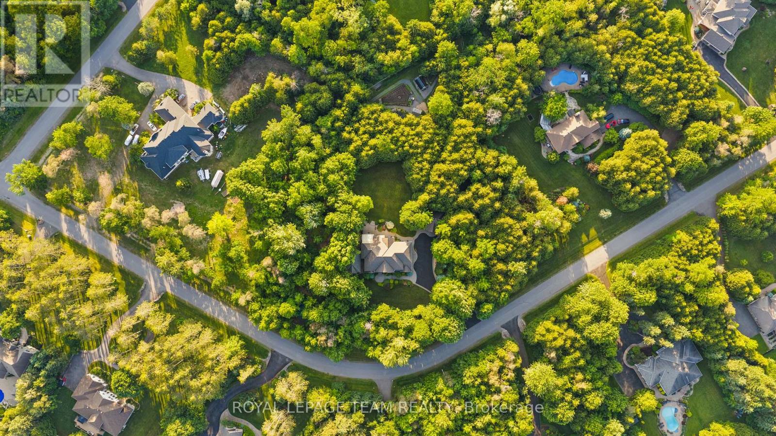 6005 Earlscourt Crescent