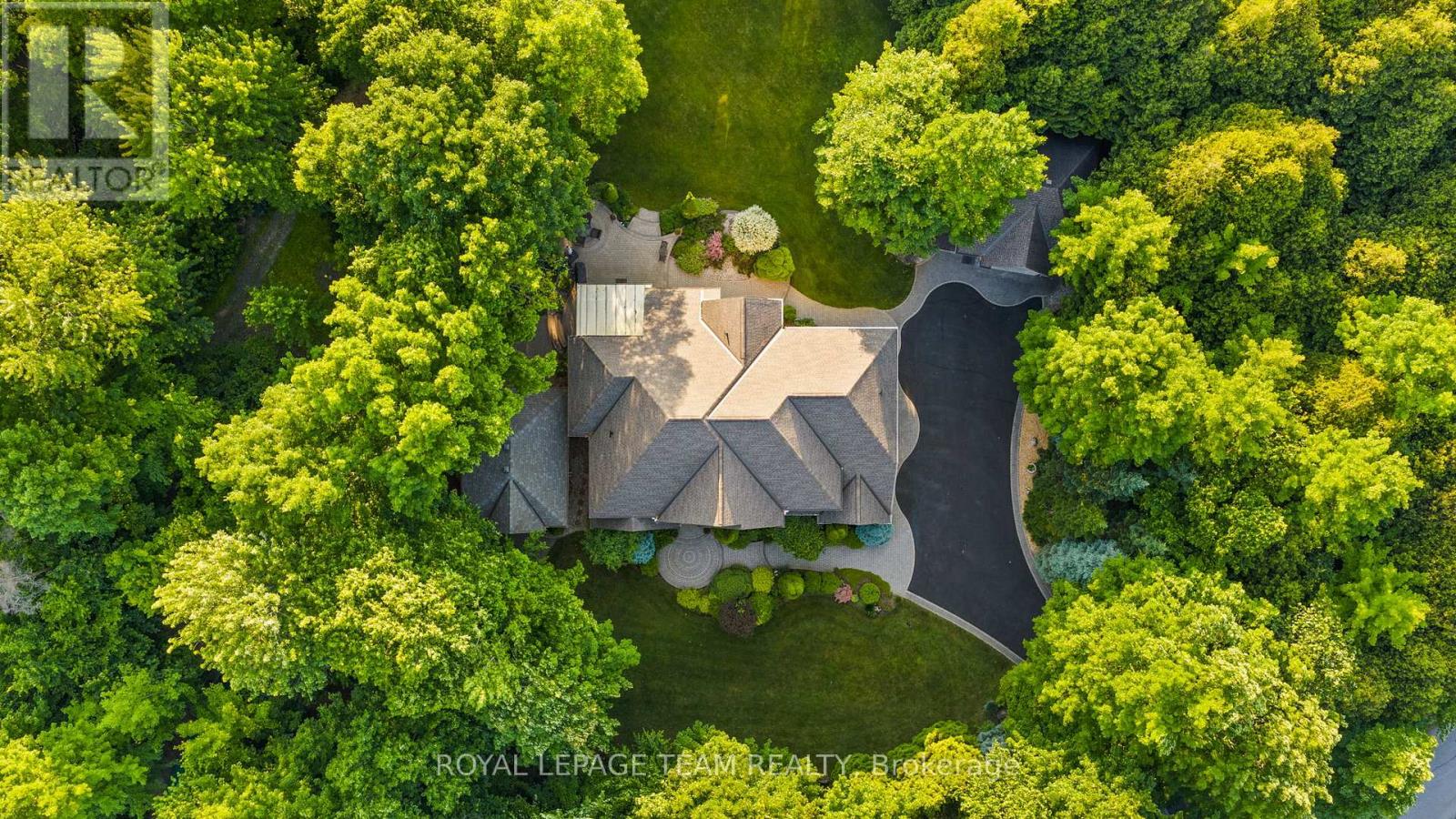 6005 Earlscourt Crescent