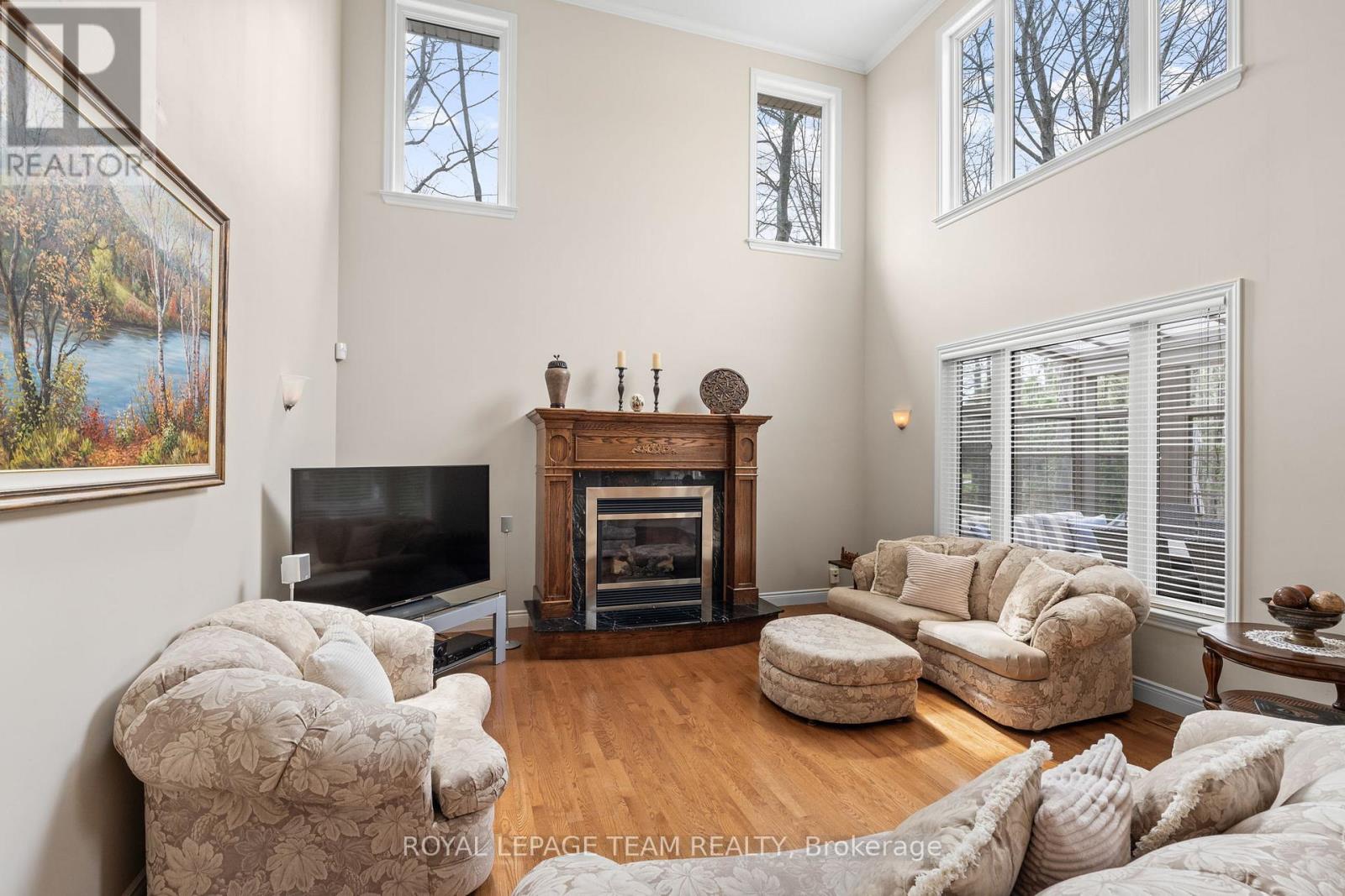 6005 Earlscourt Crescent