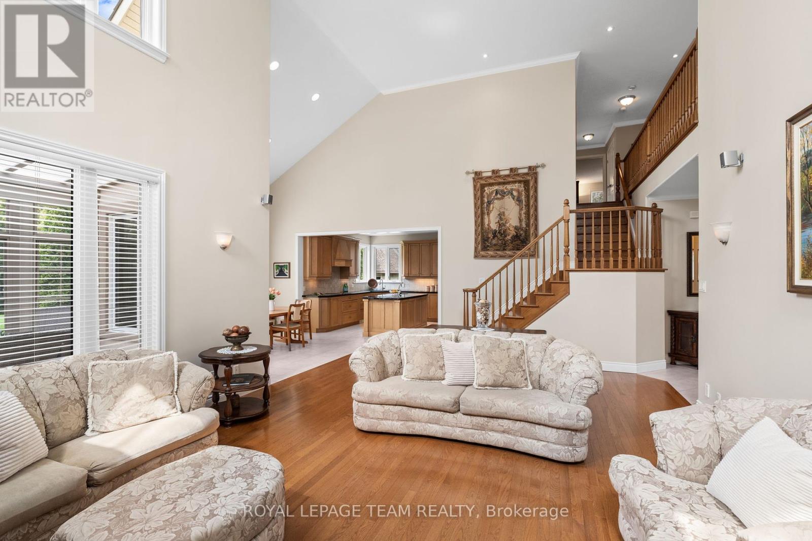 6005 Earlscourt Crescent