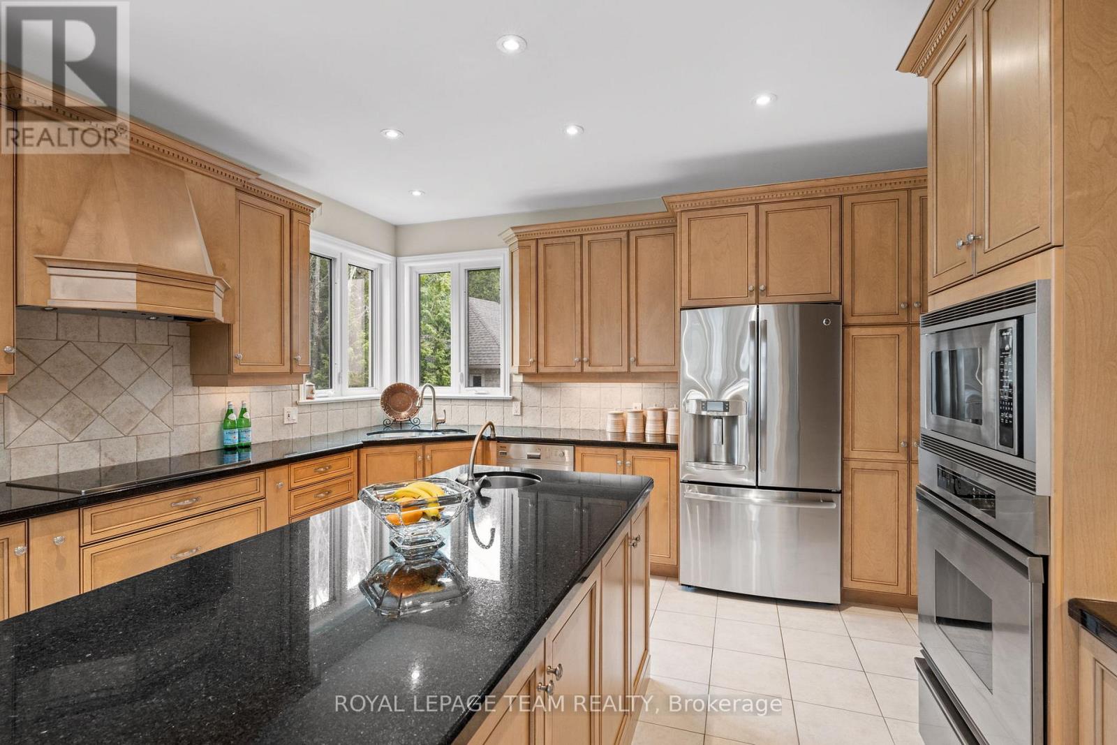 6005 Earlscourt Crescent
