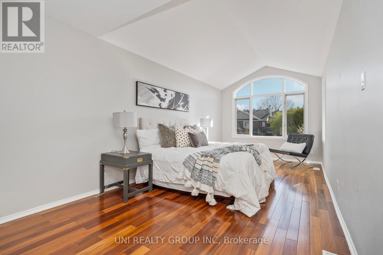 114 Thornbury Crescent