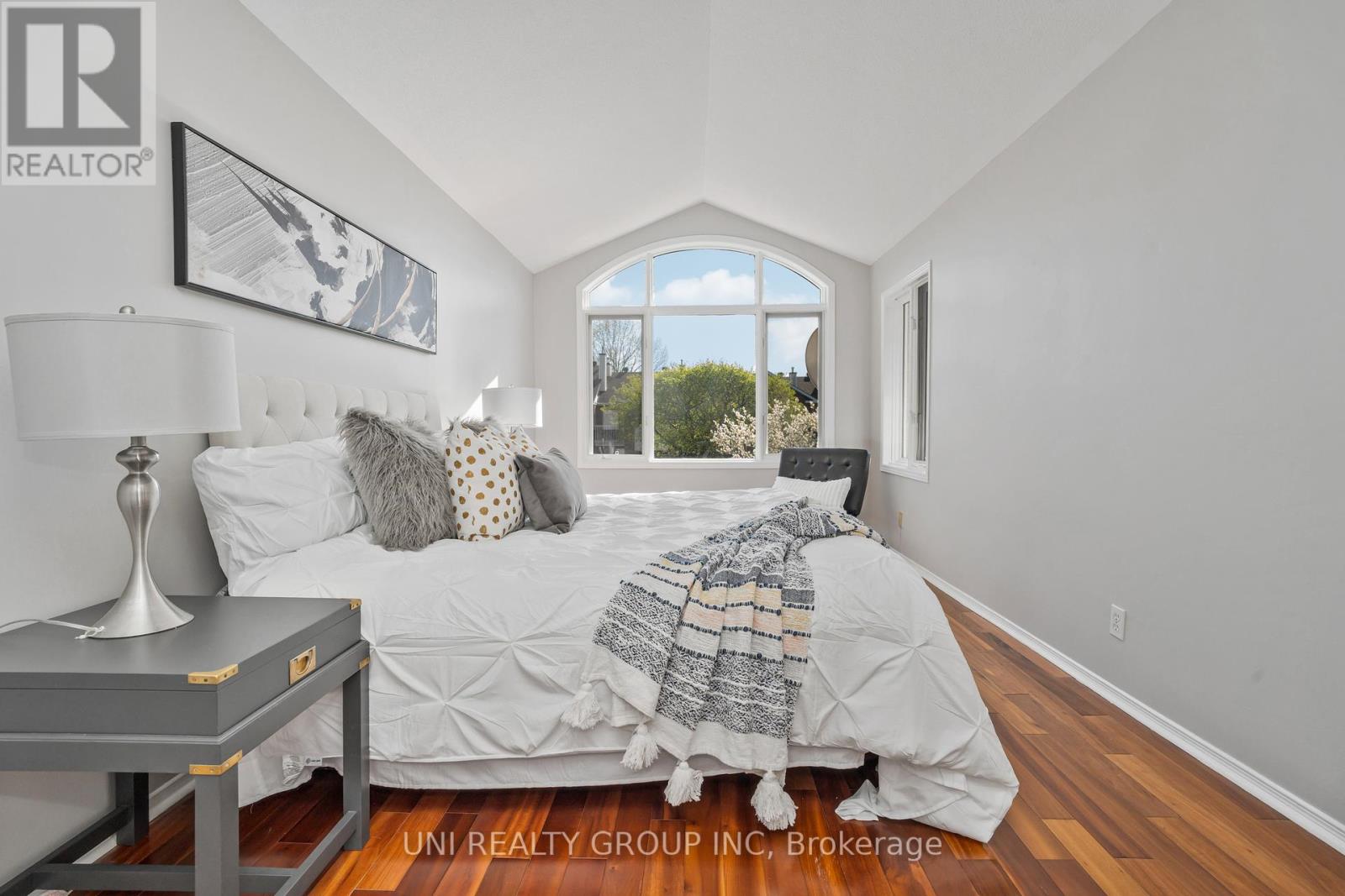 114 Thornbury Crescent