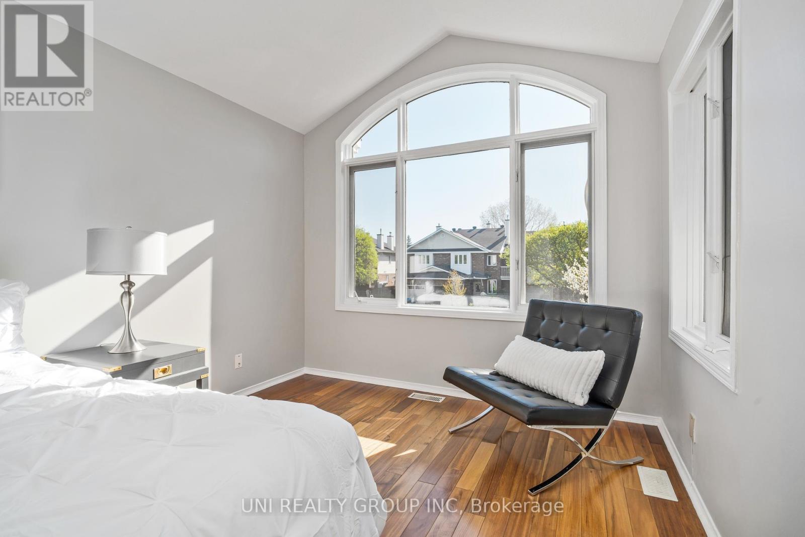 114 Thornbury Crescent