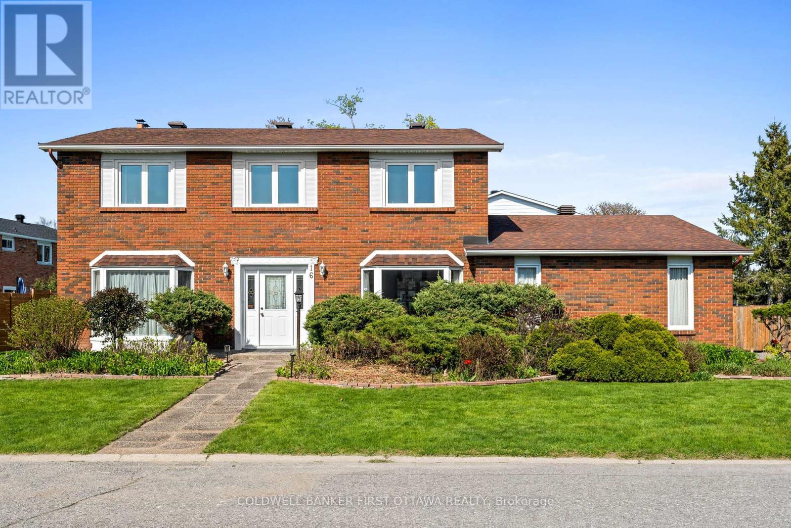 16 Denewood Crescent
