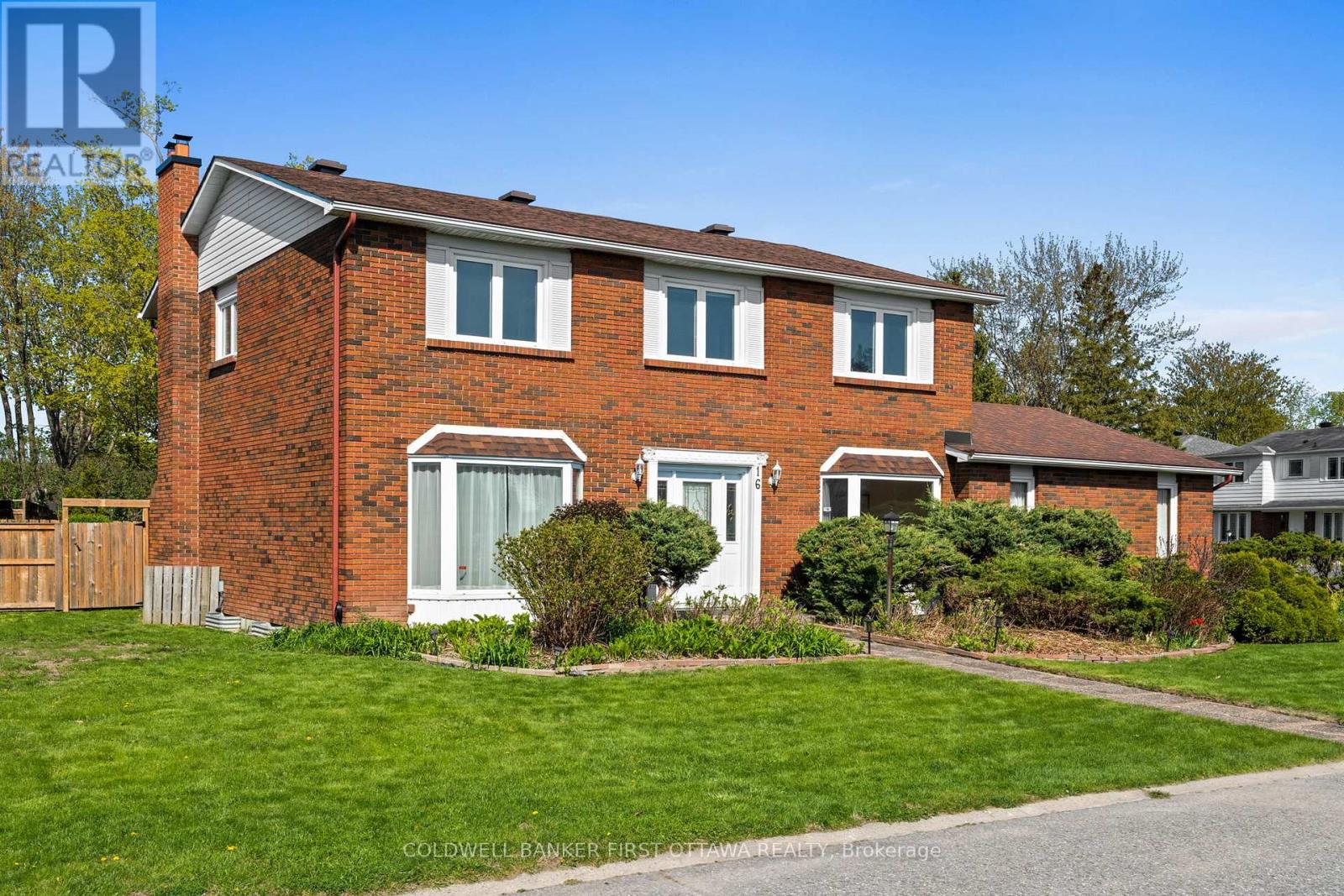 16 Denewood Crescent