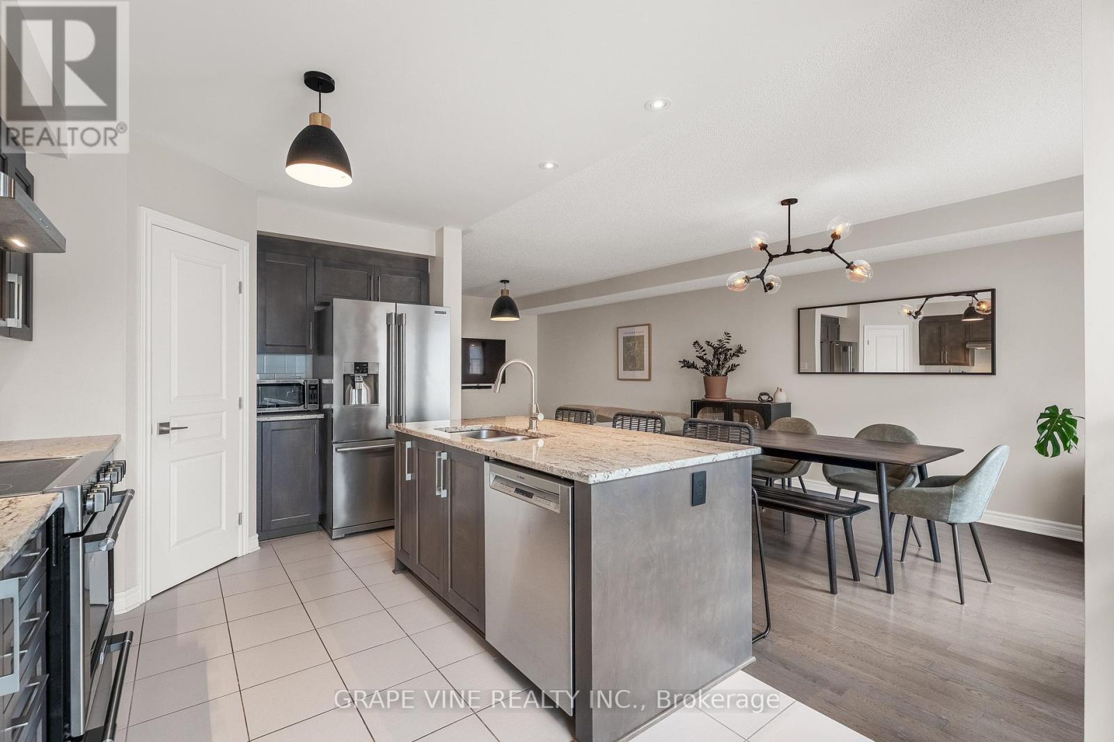 568 Voie Du Pin Rouge Way