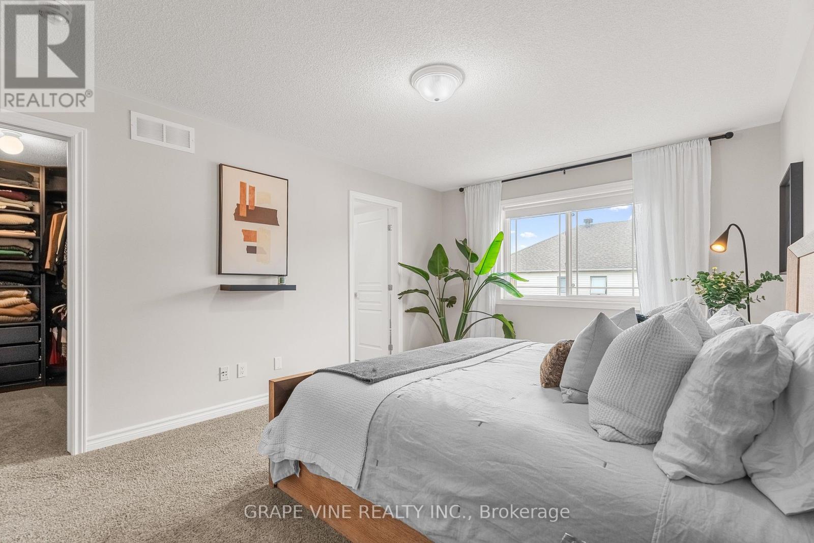 568 Voie Du Pin Rouge Way