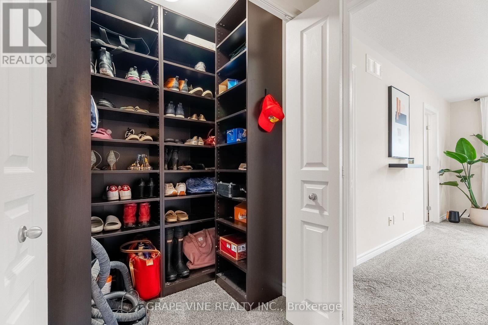 568 Voie Du Pin Rouge Way