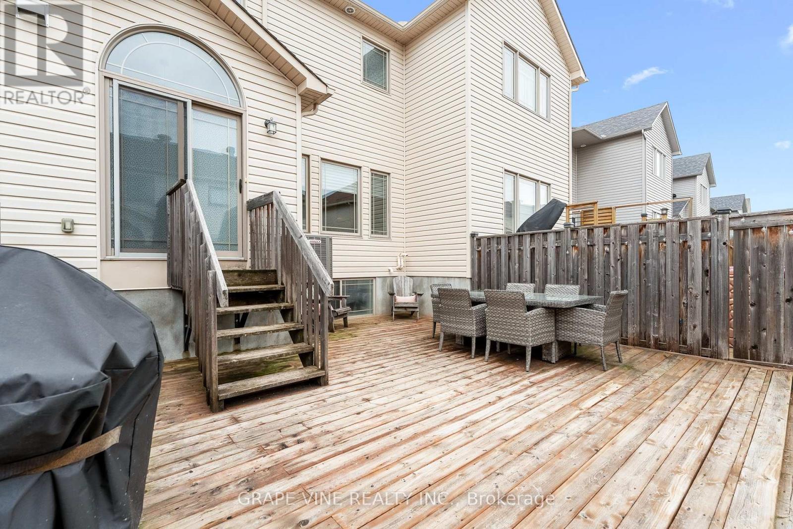 568 Voie Du Pin Rouge Way