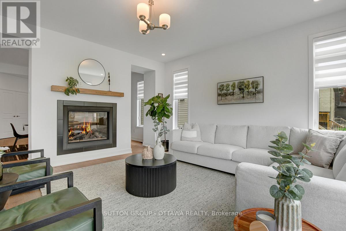 908 Duxbury Lane