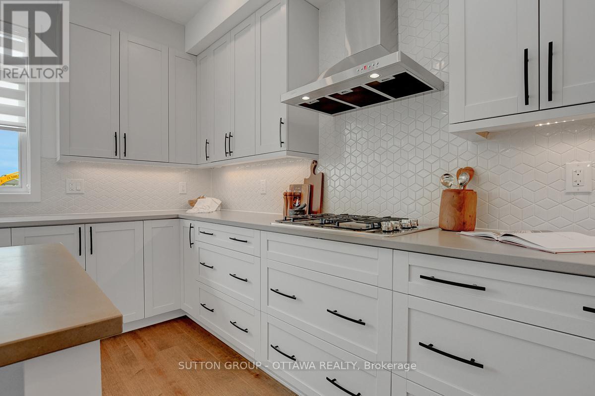 908 Duxbury Lane