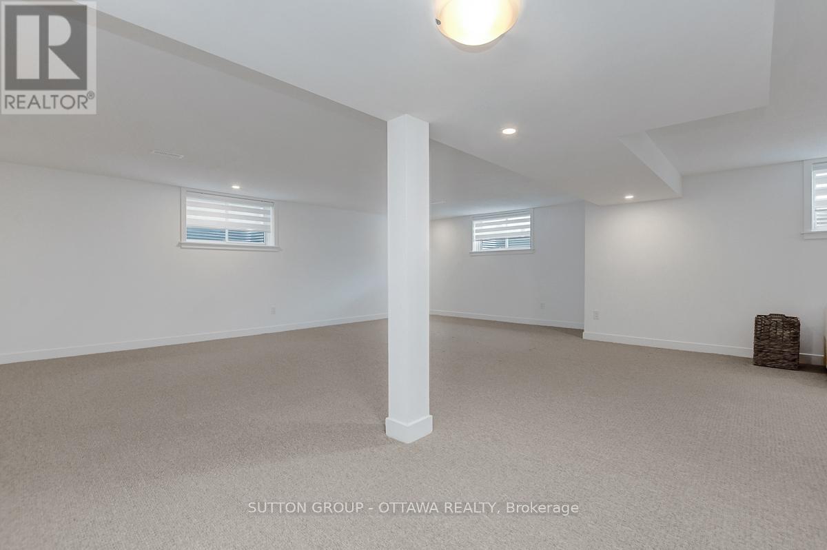908 Duxbury Lane