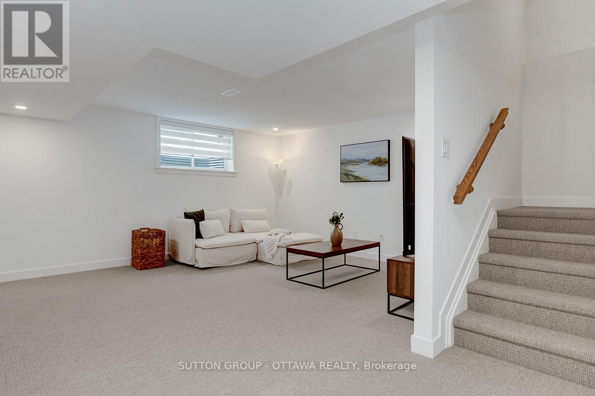 908 Duxbury Lane