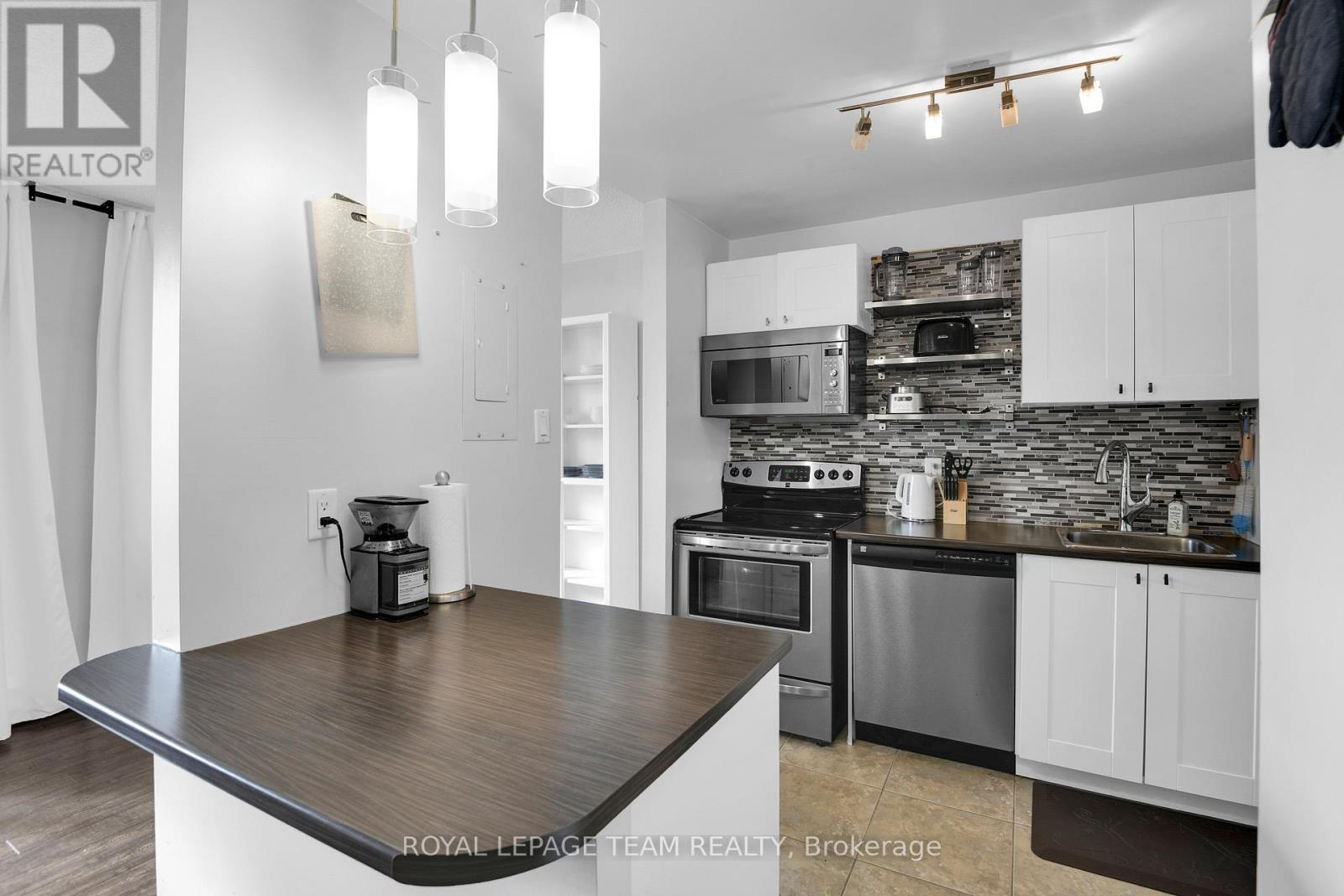 811 - 2000 Jasmine Crescent