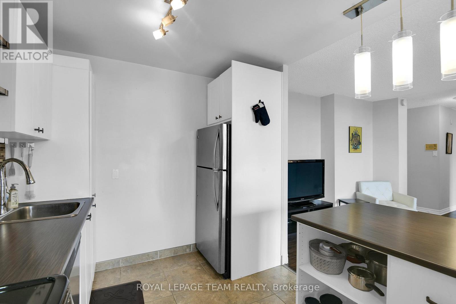 811 - 2000 Jasmine Crescent