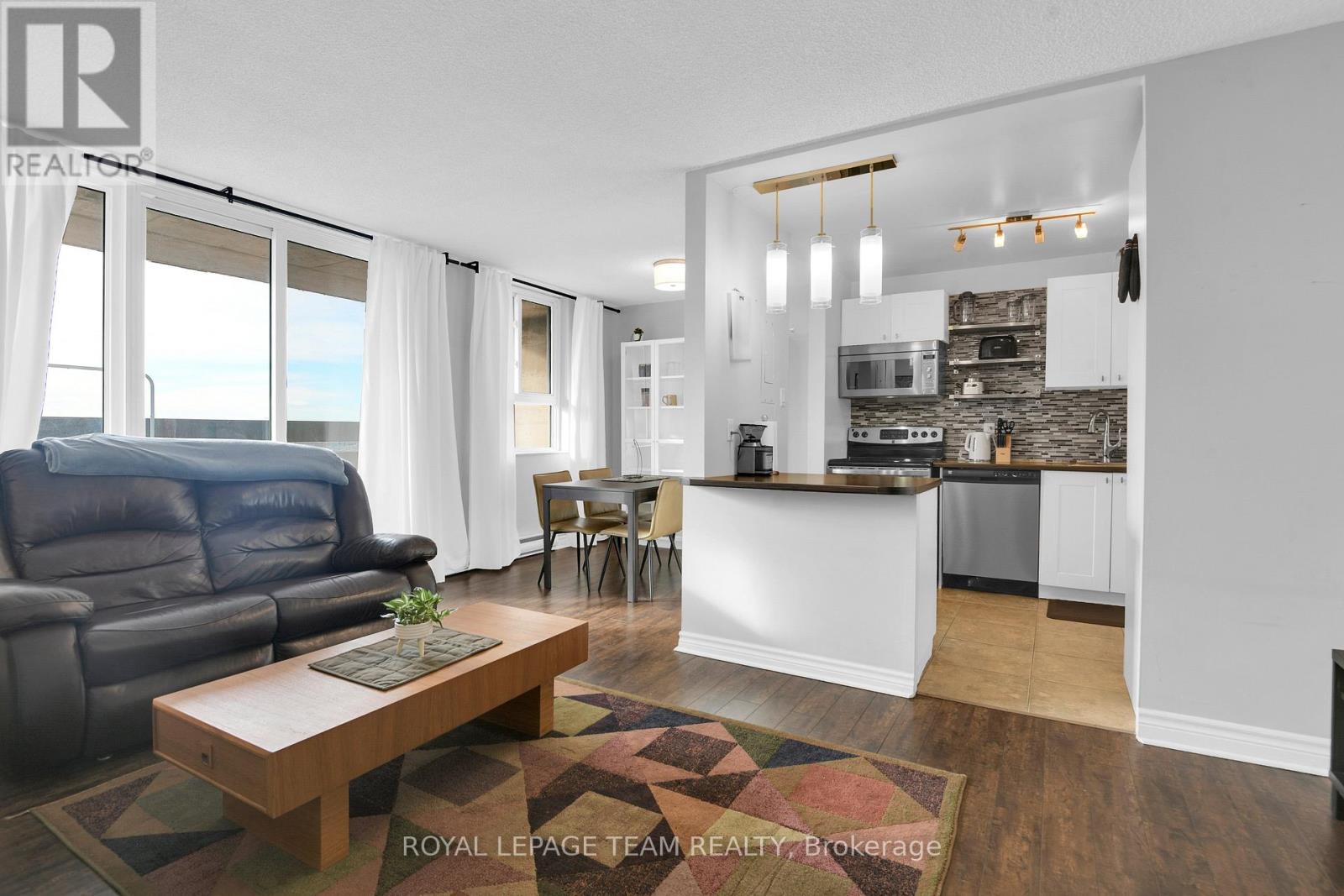 811 - 2000 Jasmine Crescent
