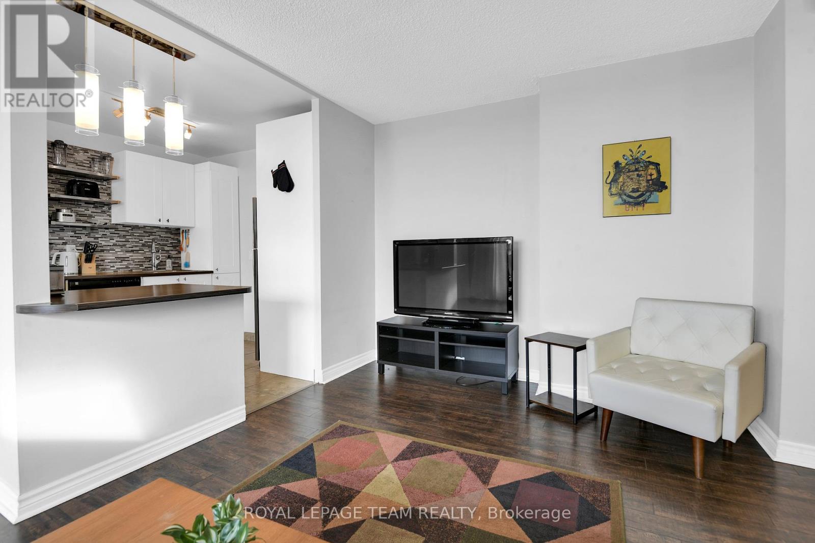 811 - 2000 Jasmine Crescent