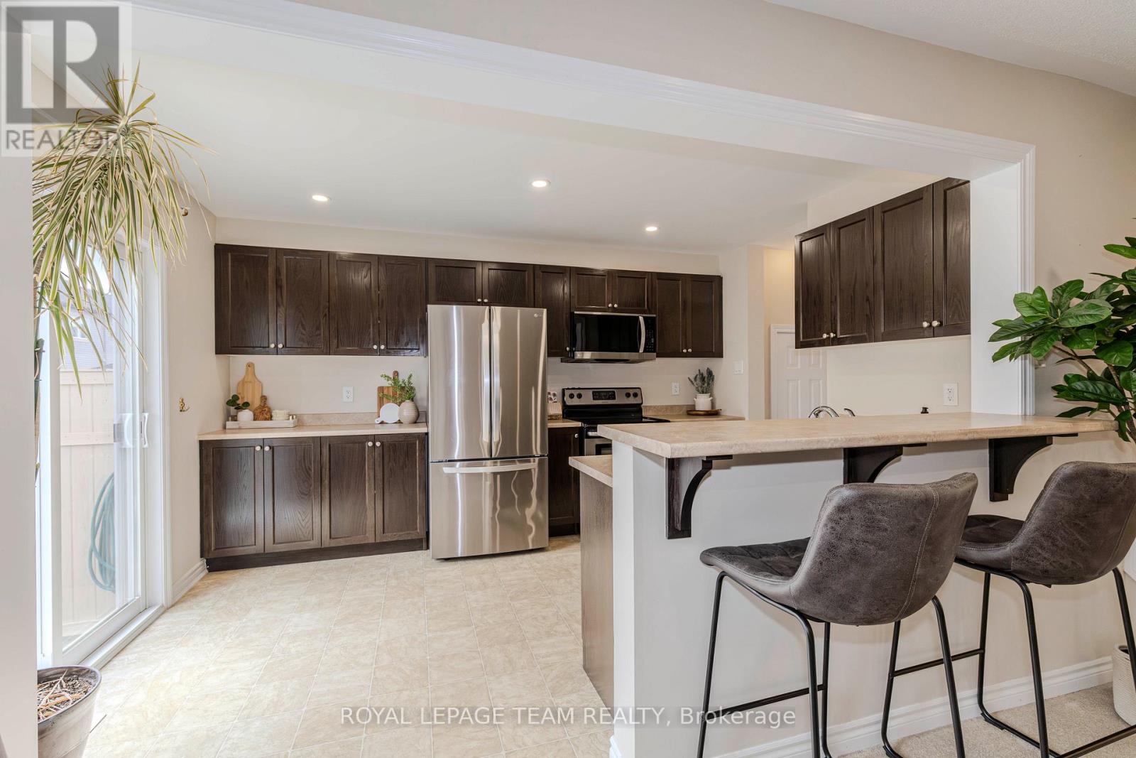 466 Meadowhawk Crescent
