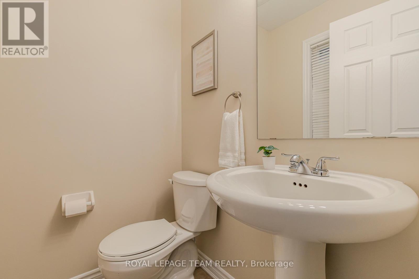 466 Meadowhawk Crescent