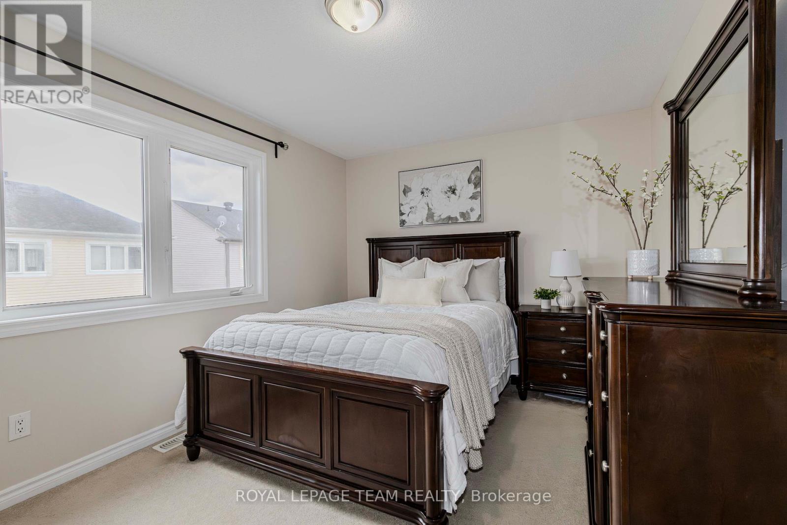 466 Meadowhawk Crescent