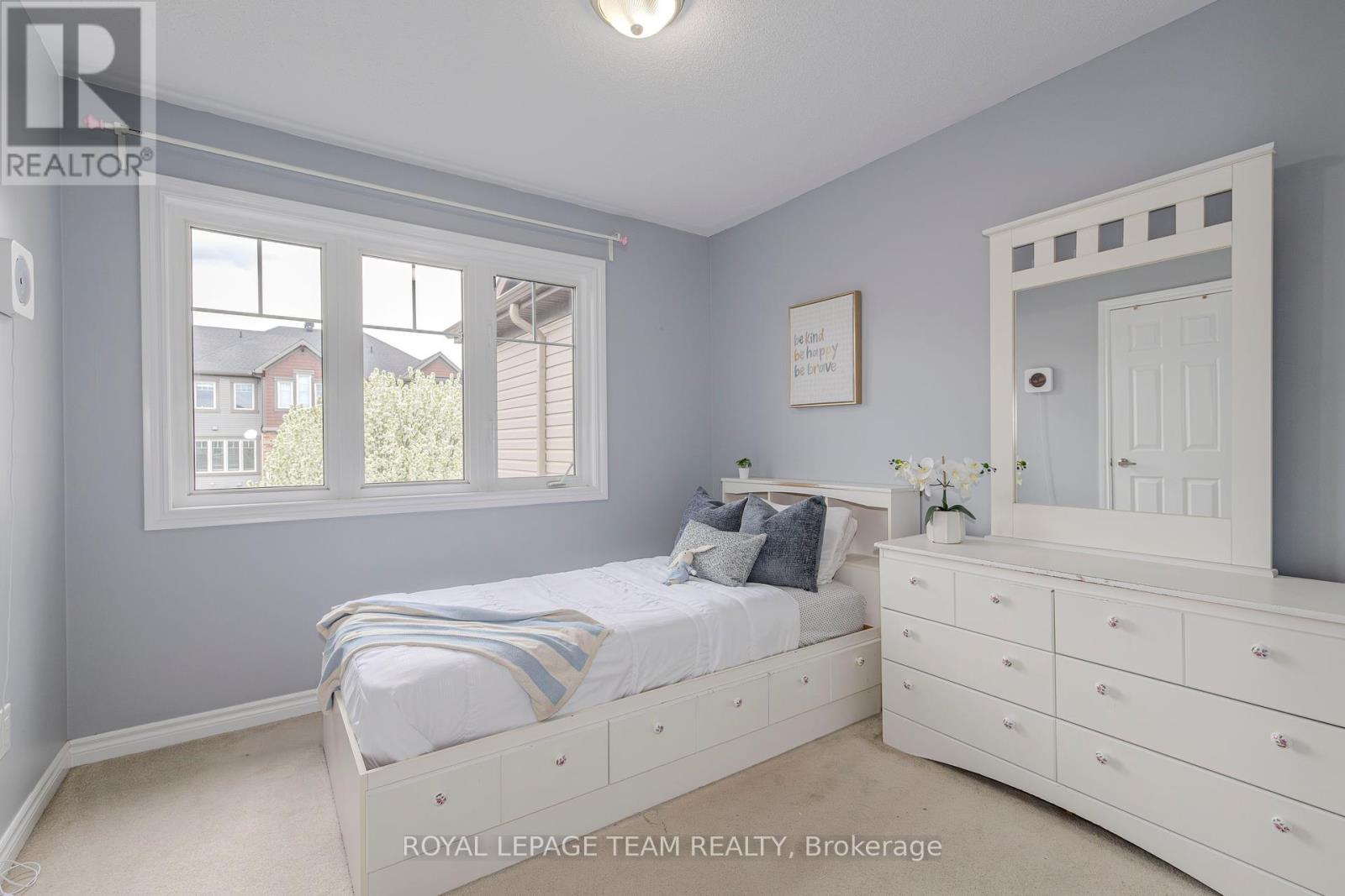 466 Meadowhawk Crescent