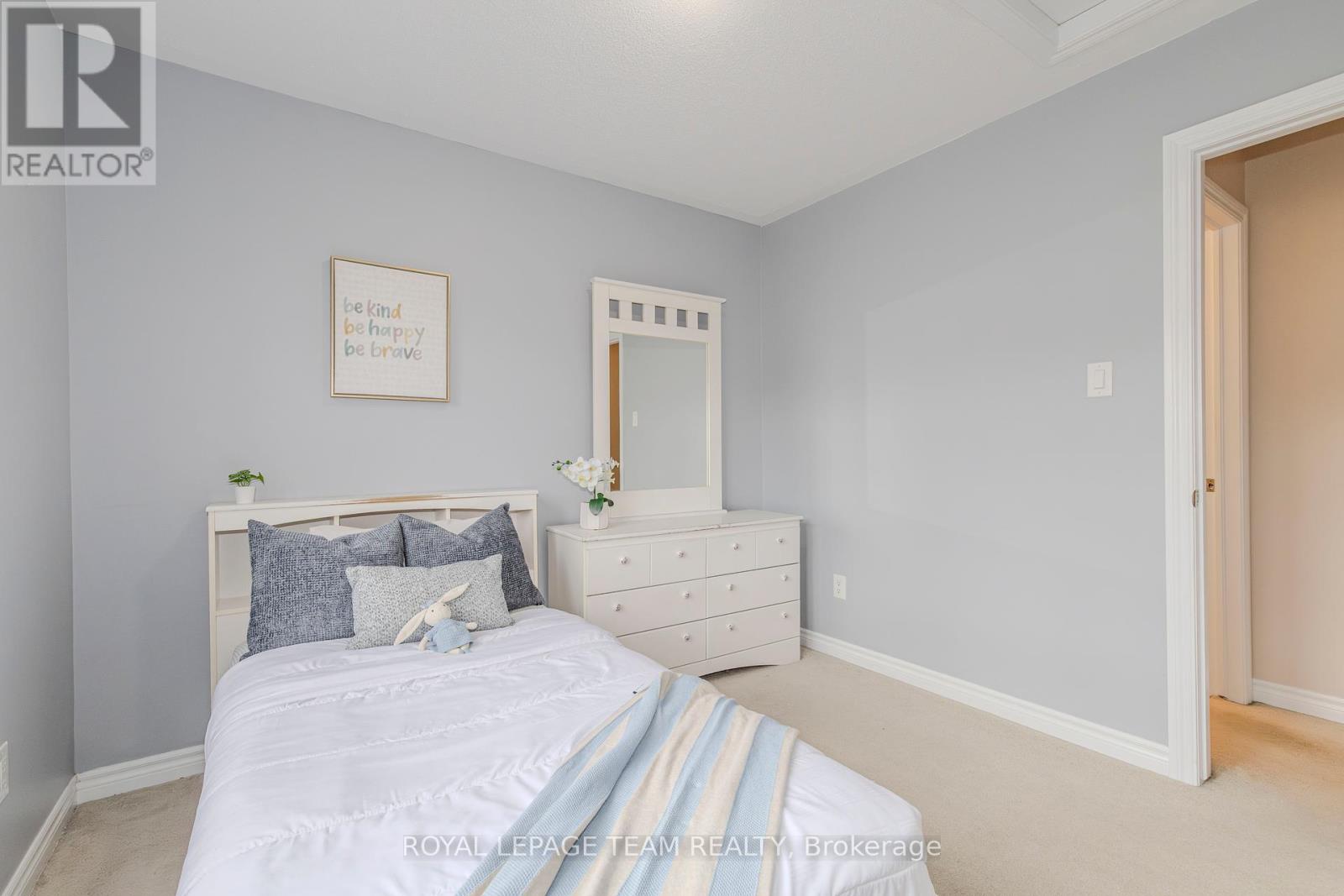 466 Meadowhawk Crescent