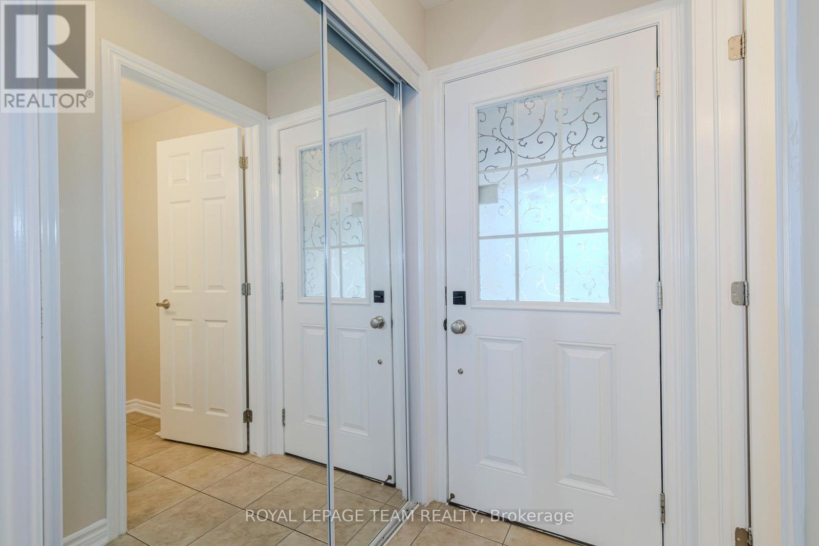 466 Meadowhawk Crescent