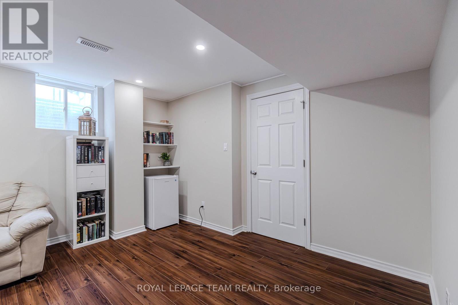 466 Meadowhawk Crescent
